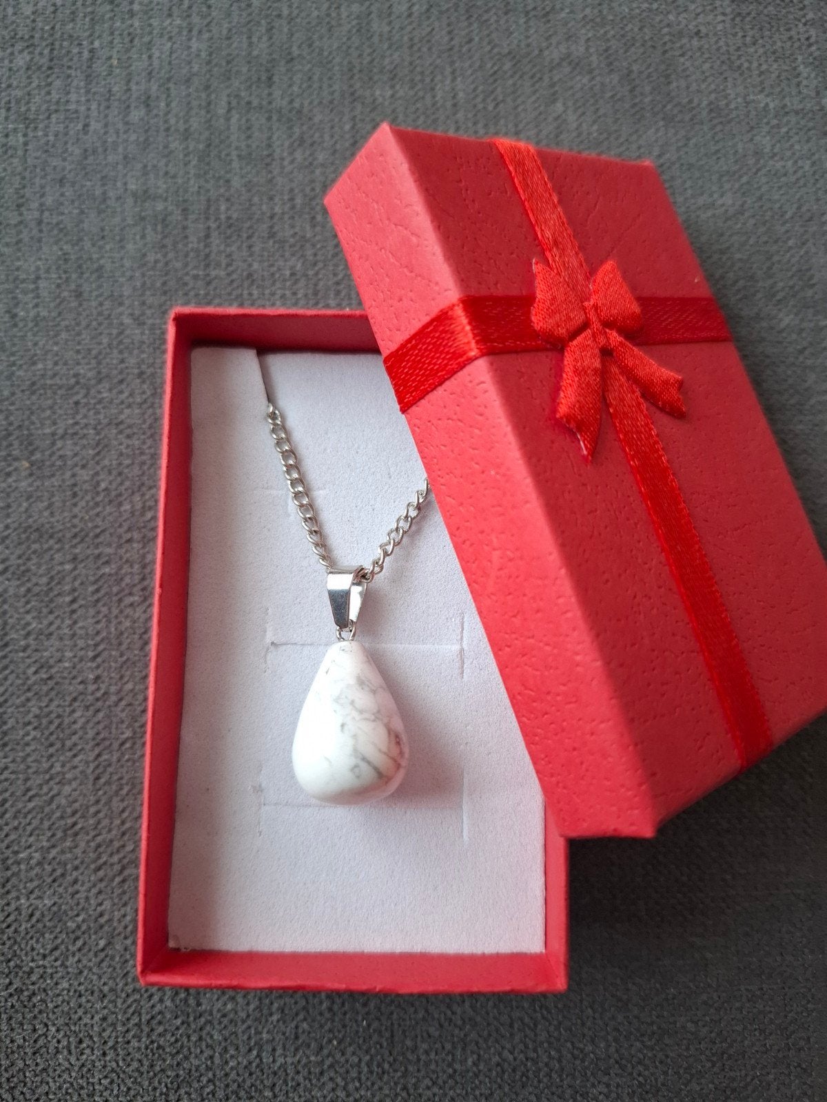 Ketting natuursteen hanger steen wit druppel grijs edelsteen, Sieraden, Tassen en Uiterlijk, Kettingen, Met edelsteen, -, Wit