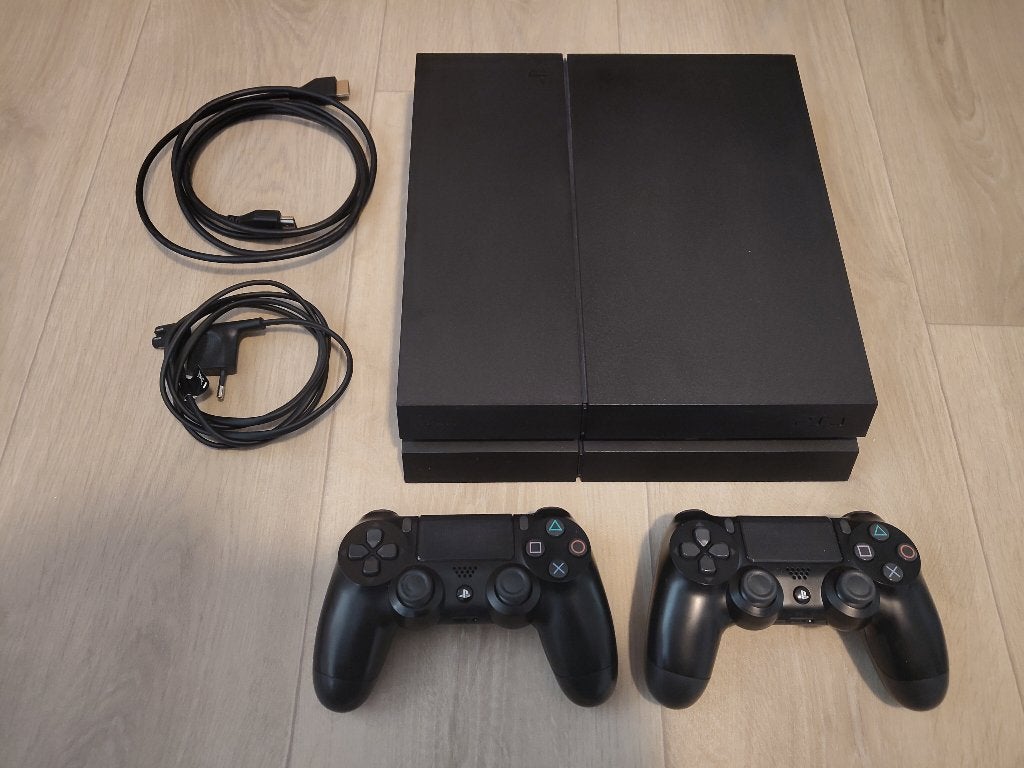 Playstation 4, 1TB - 2 Controllers - Met GTA 5, Spelcomputers en Games, Met 2 controllers, Ophalen of Verzenden, Zo goed als nieuw