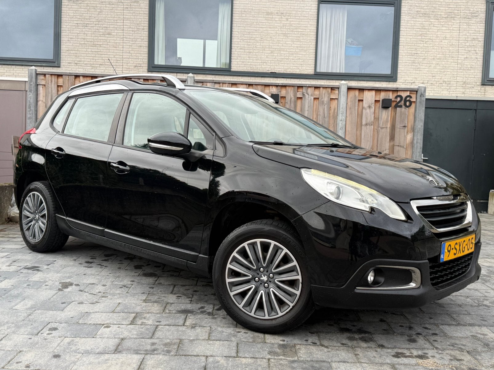 Peugeot 2008 1.2 VTI | riem vervangen| 100% onderhoud| pano, Voorwielaandrijving, Stof, 40 €/maand, Zwart