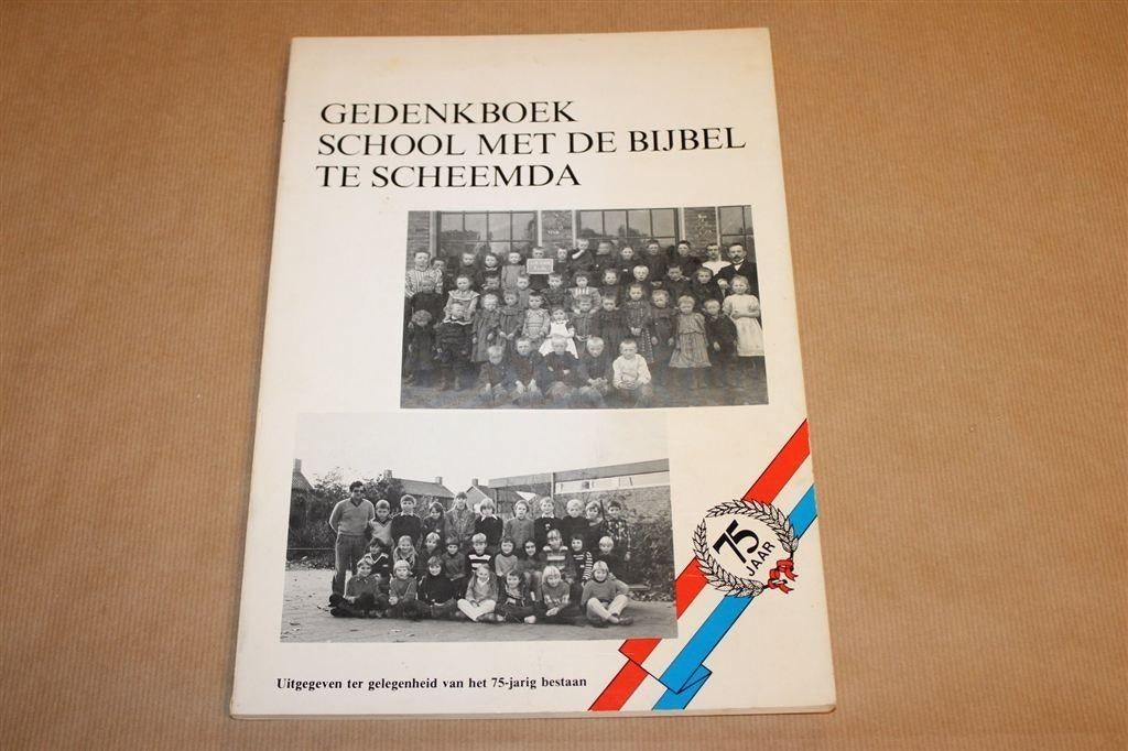 Gedenkboek School met de Bijbel Scheemda [1906-1981], Boeken, Geschiedenis | Stad en Regio, Gelezen, Ophalen of Verzenden