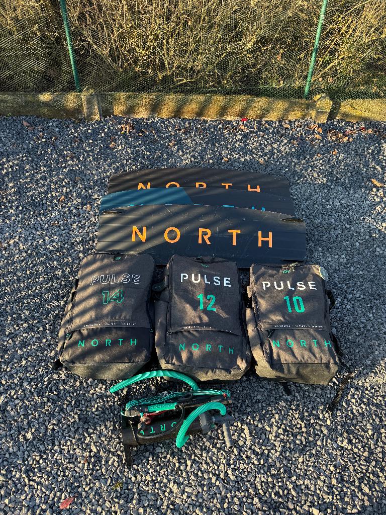 North Focus kiteboards + straps / boots / travelbag, Watersport en Boten, Kitesurfen, Ophalen, Kitesurf-set, Twintip, 10 m²