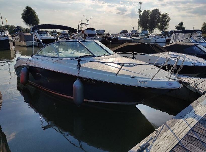 Sea Ray 235 Weekender, Ophalen, Binnenboordmotor, Zo goed als nieuw, 200 pk of meer