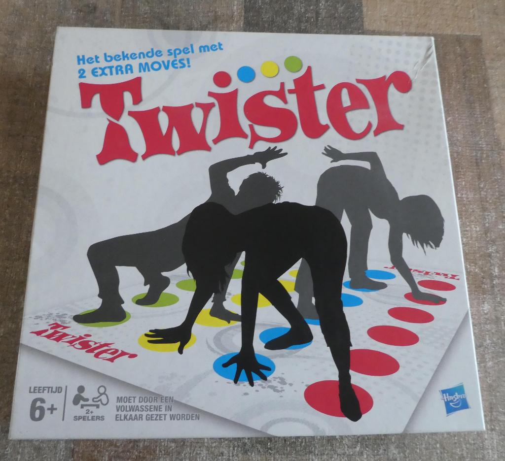 Twister Hasbro 2 extra moves vanaf 6 jaar, Hobby en Vrije tijd, Gezelschapsspellen | Bordspellen, Vijf spelers of meer, Ophalen of Verzenden