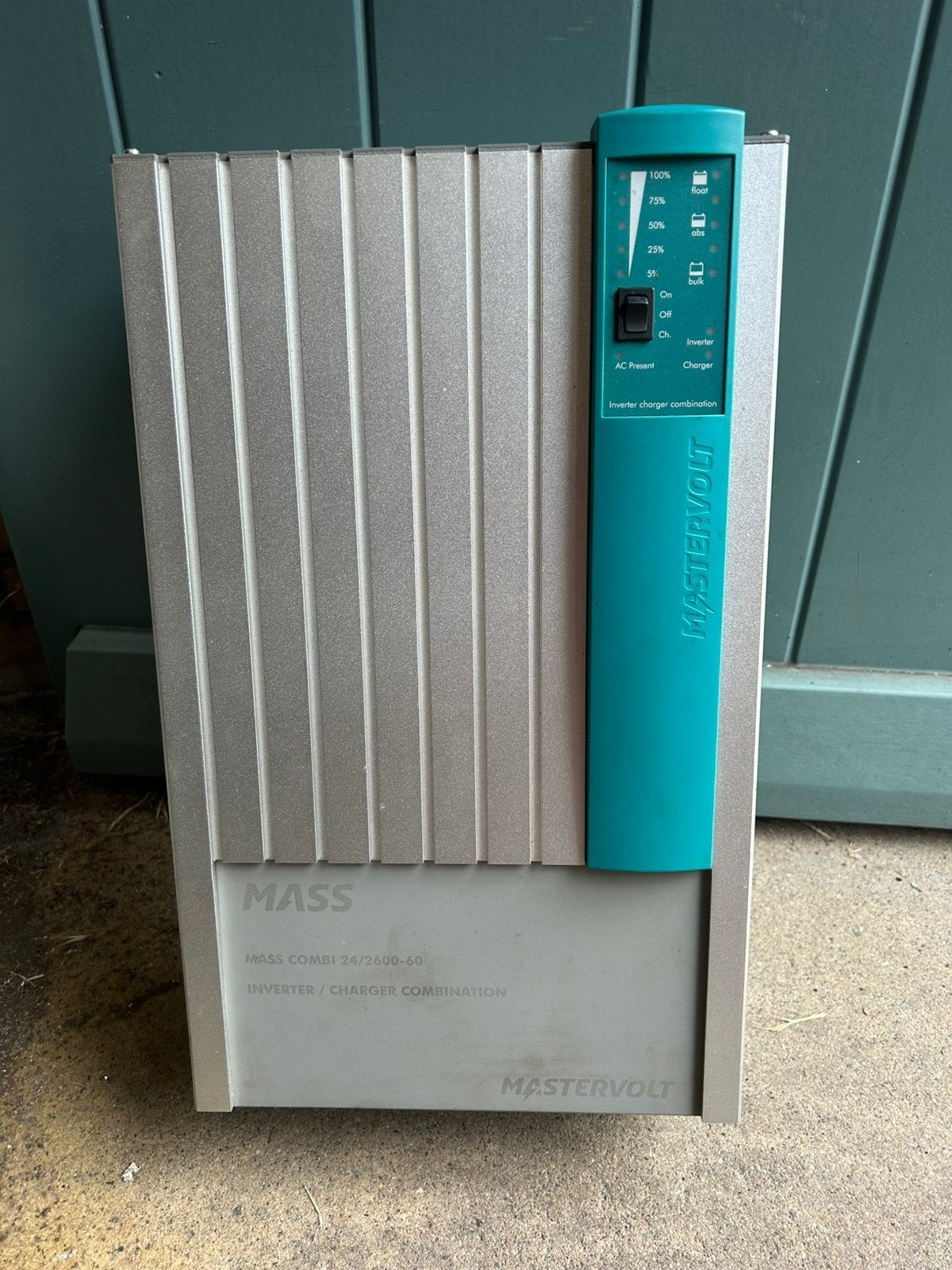 Mastervolt Mass 24v2600w 60a sinus omvormer lader, Ophalen of Verzenden, Gebruikt, Motor en Techniek