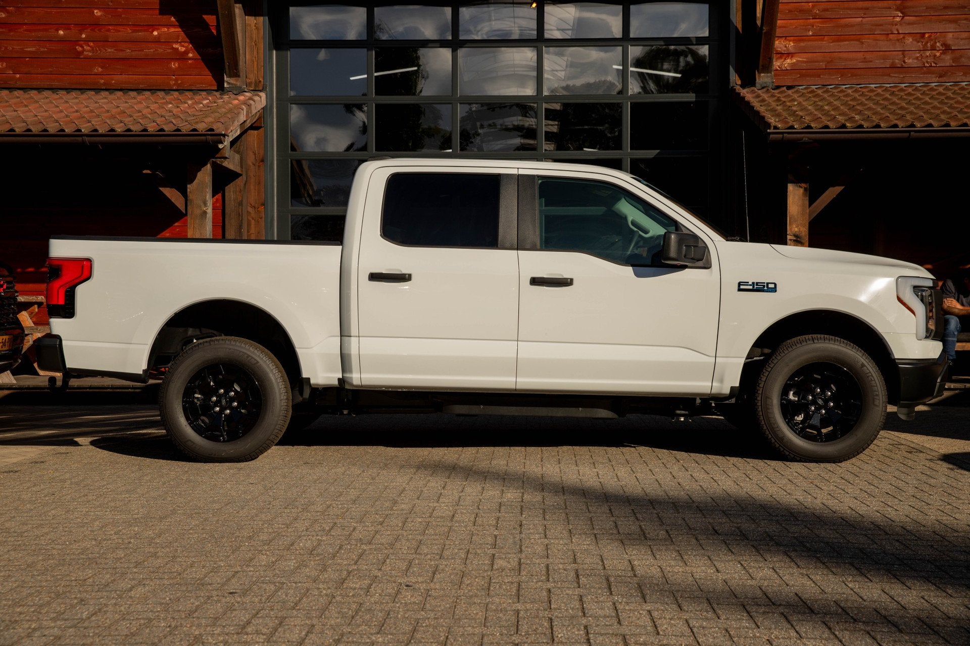 Ford Ford F-150 Lightning Pro 4x4 SuperCrew ! lage bijtellin, Auto's, Automaat, 2920 kg, Wit, Ford