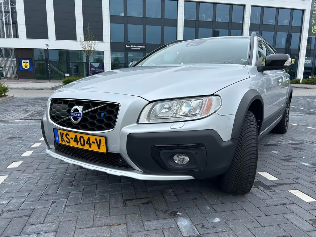 Volvo XC70 2.4 D4 AWD Geartronic 2016 Grijs, Auto's, Automaat, 1694 kg, Zwart, 197 €/maand