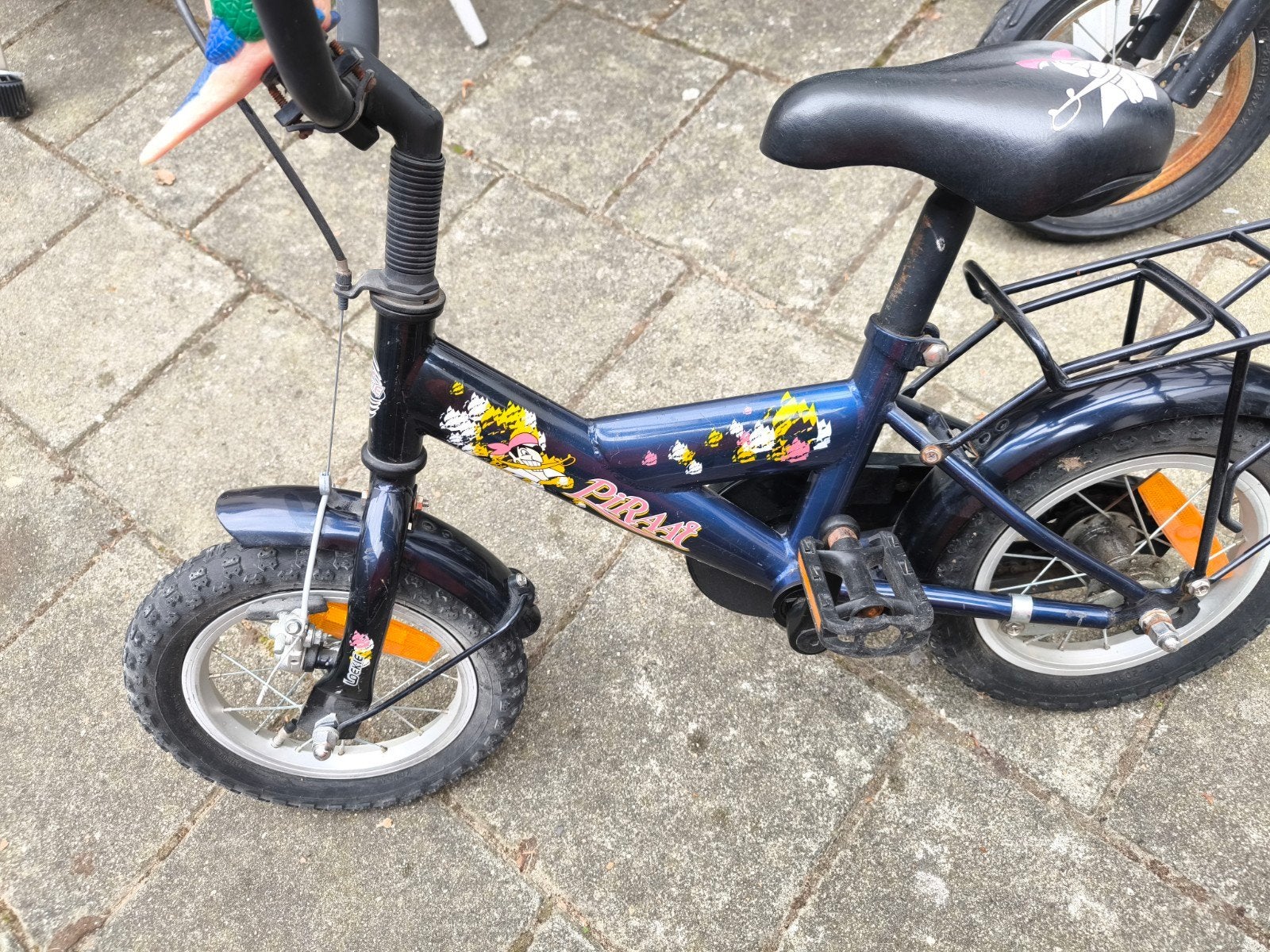 Loekie Piraten Fiets met zijwieltjes - Kinderfiets 12 inch, Fietsen en Brommers, Terugtraprem, Gebruikt, Loekie, Ophalen of Verzenden
