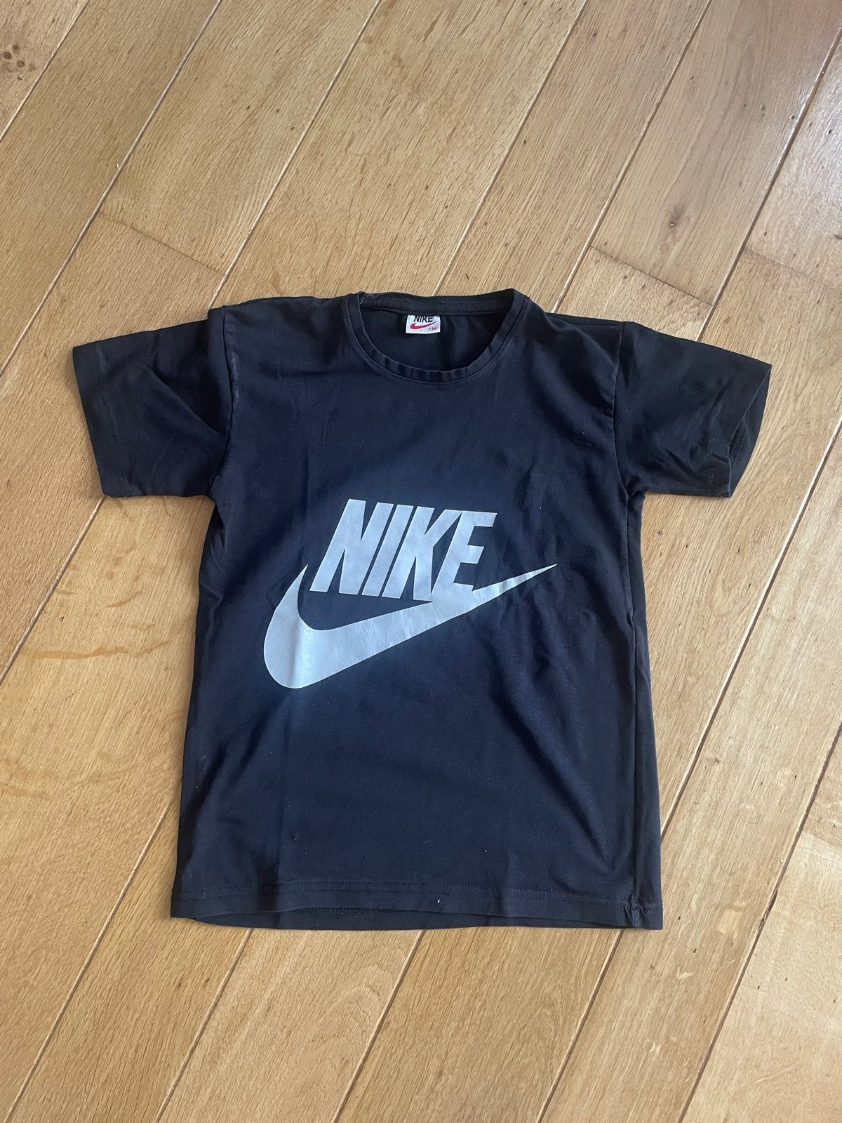 Mooi Nike T-shirt maat 134, Ophalen of Verzenden, Zo goed als nieuw, Jongen of Meisje, Shirt of Longsleeve