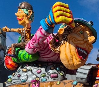 CARNAVALSWAGEN POLYESTER POPPEN EN KLEDING LOOPGROEP TE KOOP, Ophalen, Zo goed als nieuw