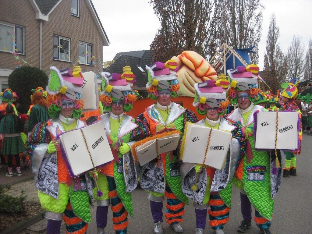 Kleurrijke loopgroep carnaval, Ophalen, Gebruikt