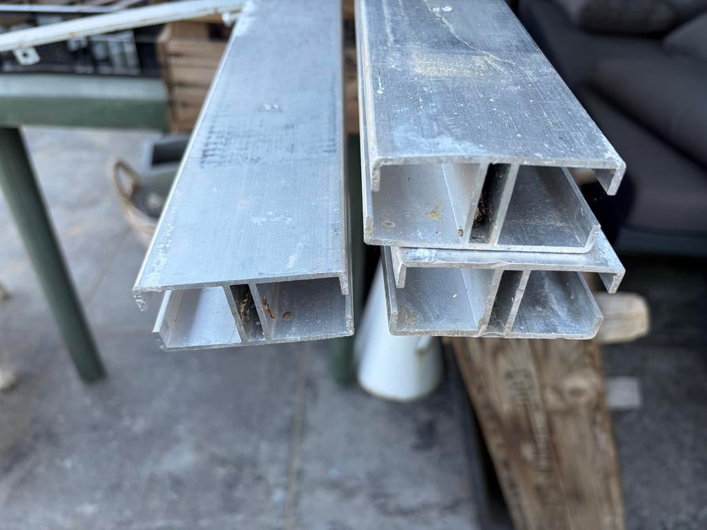 Stevige rek uit Aluminium profielen en metalen steunen., Ophalen, Zo goed als nieuw, Aluminium