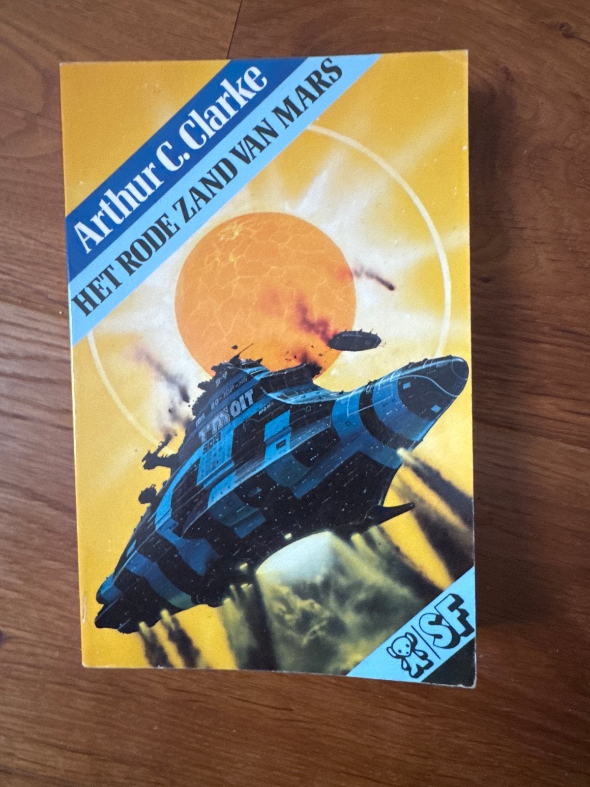 Het Rode Zand van Mars - Arthur C. Clarke SF Boek, Ophalen of Verzenden, Gelezen