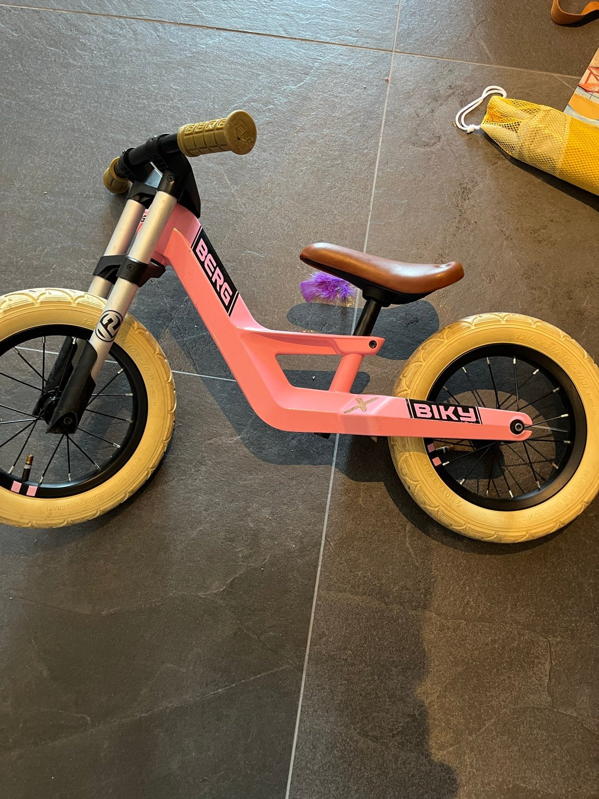 Berg Biky loopfiets roze, Ophalen, Gebruikt