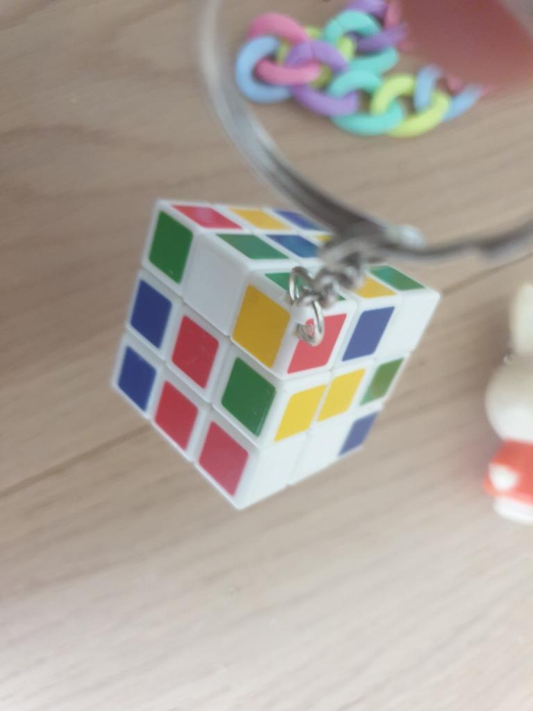 Rubiks kubus sleutelhanger en ketting sleutelhanger, Ophalen of Verzenden, Zo goed als nieuw