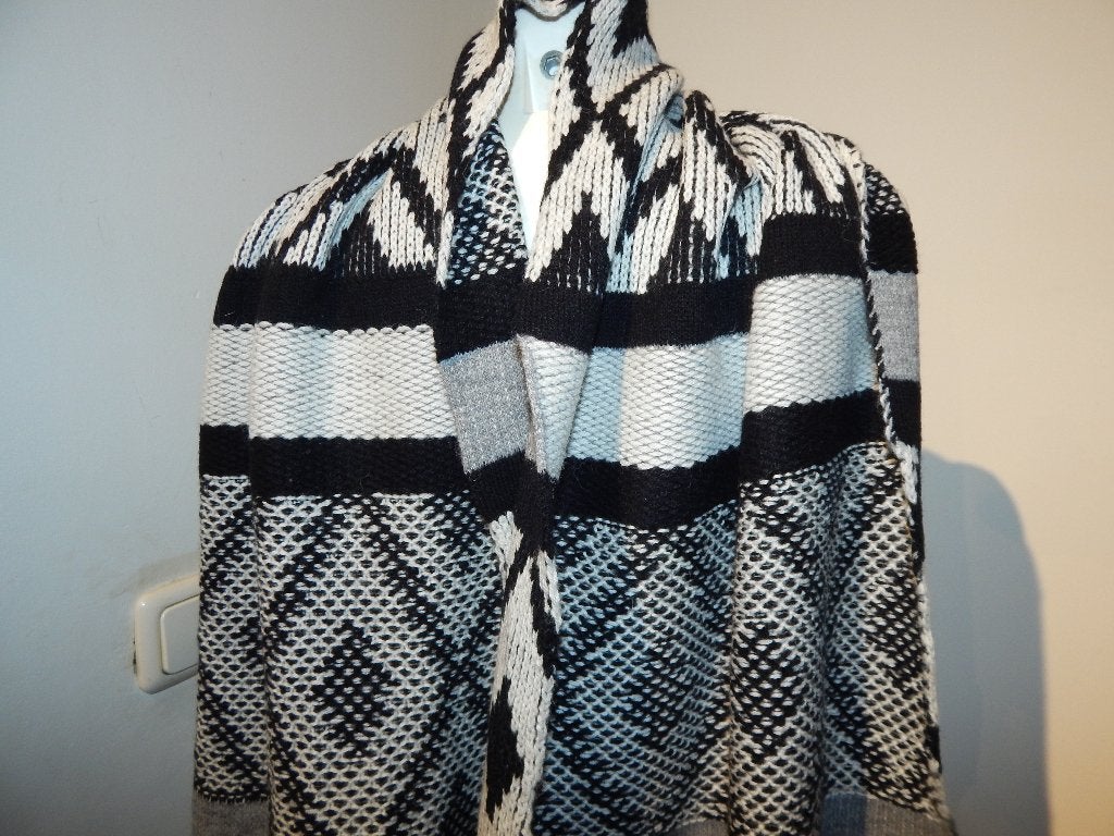 Marccain heerlijk grote shawl gebreid in motief zwart wit, Kleding | Dames, Mutsen, Sjaals en Handschoenen, Verzenden, Maat 46/48 (XL) of groter