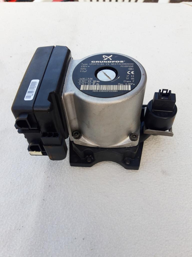 GRUNDFOS UPER 15-60 V4 NES. NEFIT CV- POMP, Doe-het-zelf en Verbouw, Verwarming en Radiatoren, Gebruikt, Minder dan 30 cm, Hoog rendement (Hr)