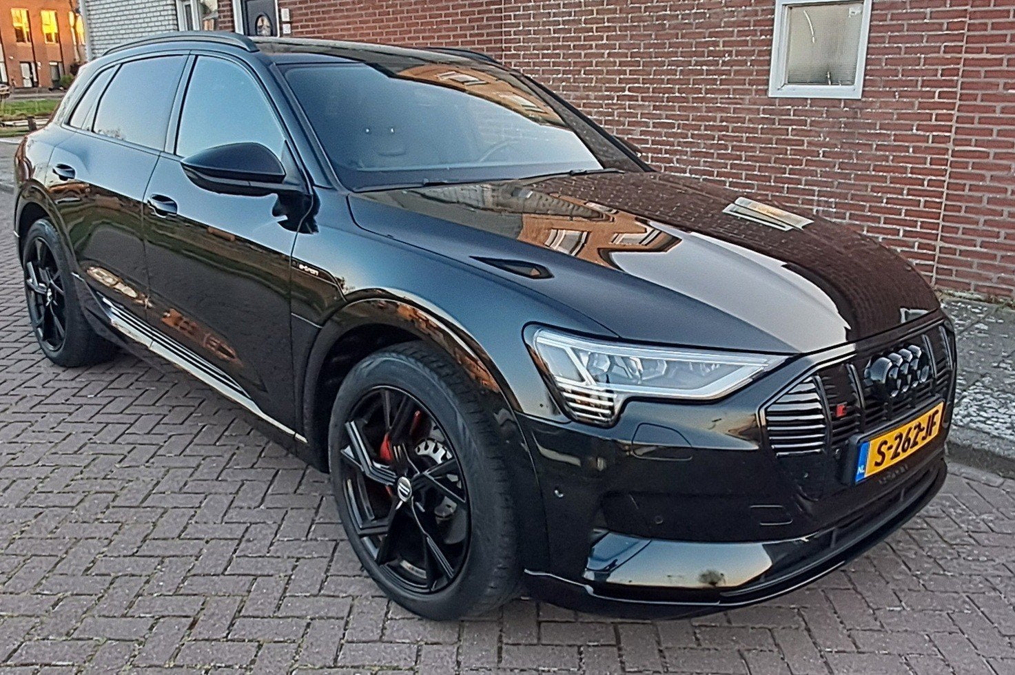 Audi e-tron 55 Quattro S-line 360 PK 2019 Zwart, Auto's, Audi, Automaat, 131 €/maand, 1800 kg, 360 pk