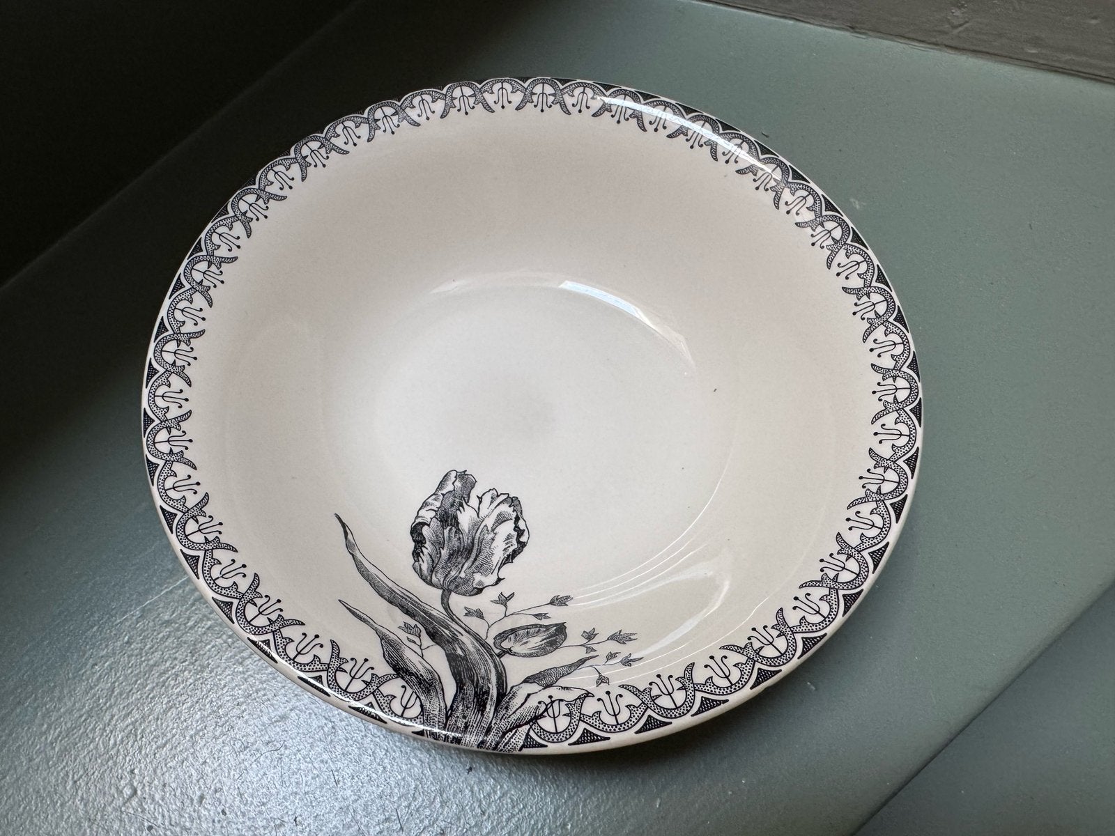 Gien Tulipes Noires schaaltje / kom 16,5 cm, Frans aardewerk, Overige merken, Ophalen of Verzenden, Zo goed als nieuw, Kom(men)