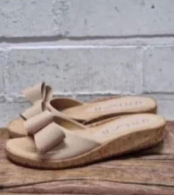 Unisa - Prachtige leren slippers maat 37 - Nieuw €109, Slippers, Beige, Nieuw, Ophalen of Verzenden