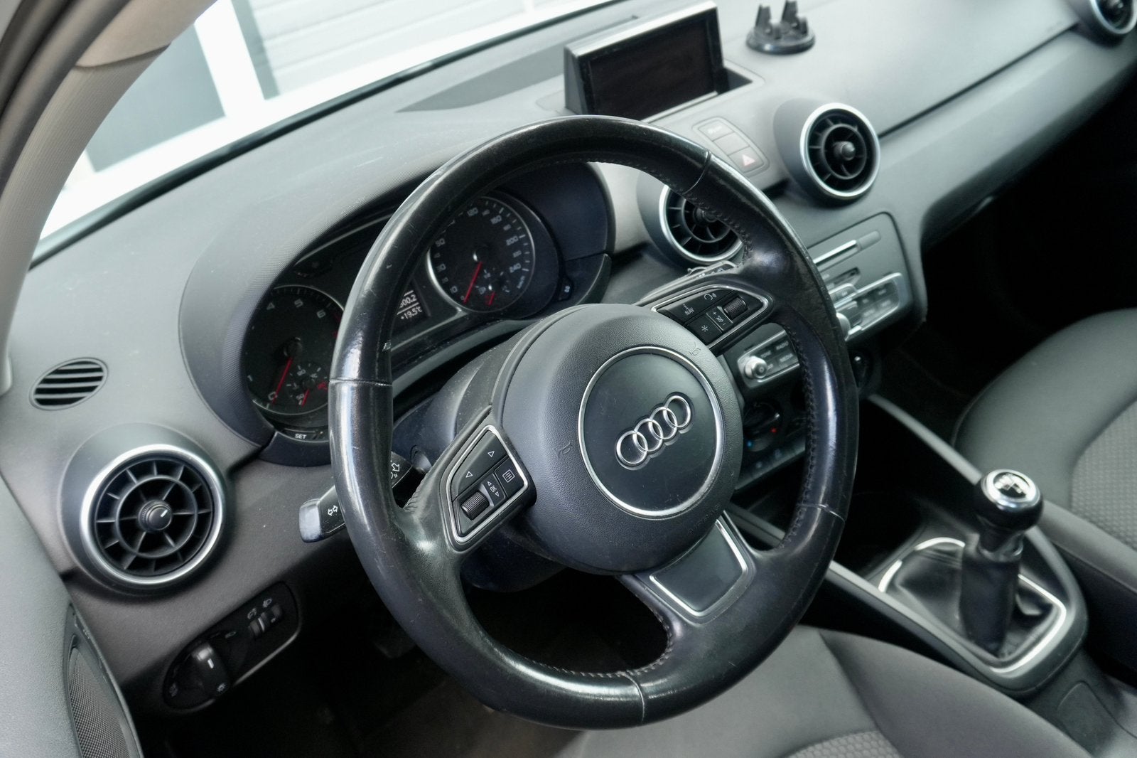 Audi A1 1.0 TFSI Sportback NAVI | AIRCO | CRUISE | PDC | APK, Voorwielaandrijving, Stof, Zwart, 95 pk
