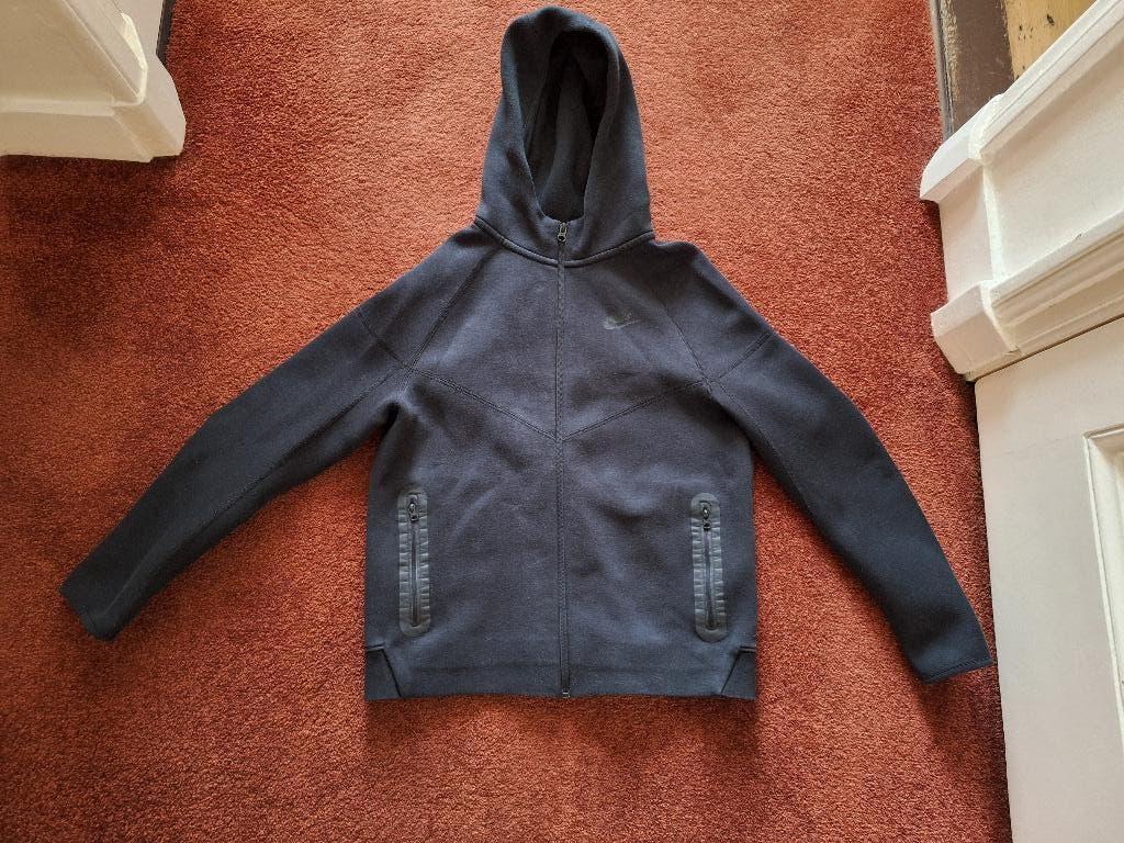 Nike Tech Fleece vest maat 164, Kinderen en Baby's, Kinderkleding | Maat 164, Zo goed als nieuw, Jongen of Meisje, Trui of Vest