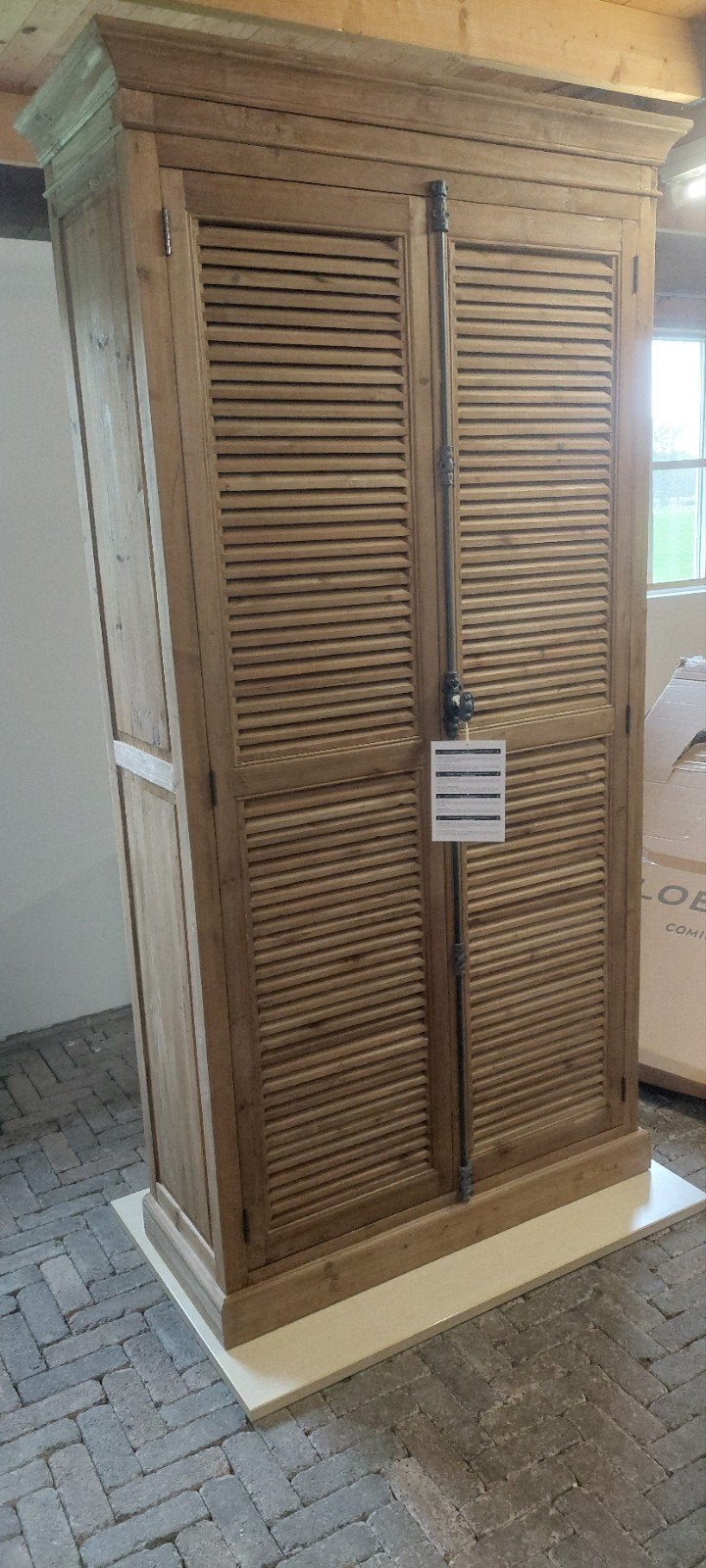 Nieuwe Loberon Farnham dennenhouten legkast met louvredeuren, Ophalen, Met deur(en), 100 tot 150 cm, 200 cm of meer