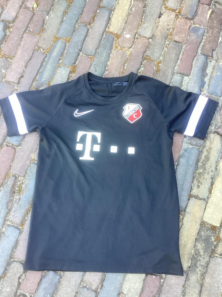 Nike FC Utrecht shirt zwart maat 158/170, Ophalen of Verzenden, Zo goed als nieuw, Jongen of Meisje, Sport- of Zwemkleding