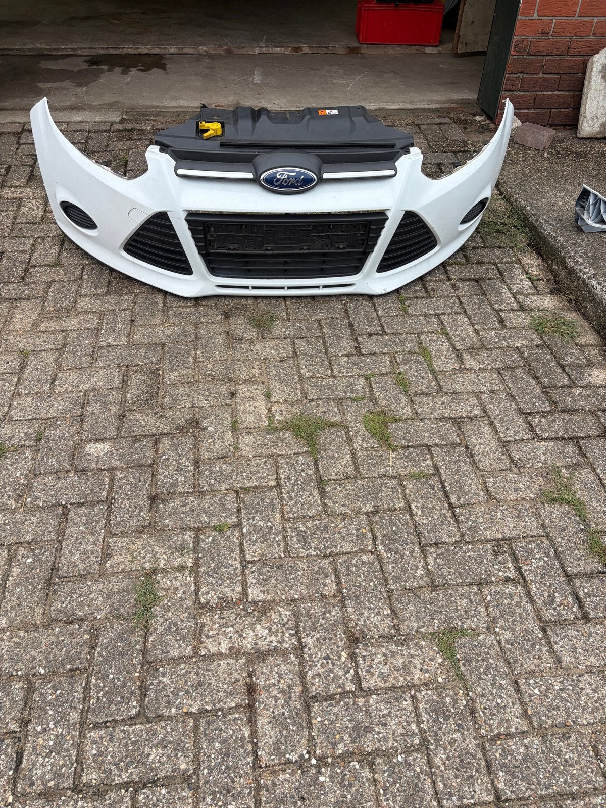 Ford Focus Voorbumper Compleet - Wit, Auto-onderdelen, Carrosserie en Plaatwerk, Gebruikt, Voor, Ophalen of Verzenden, Ford