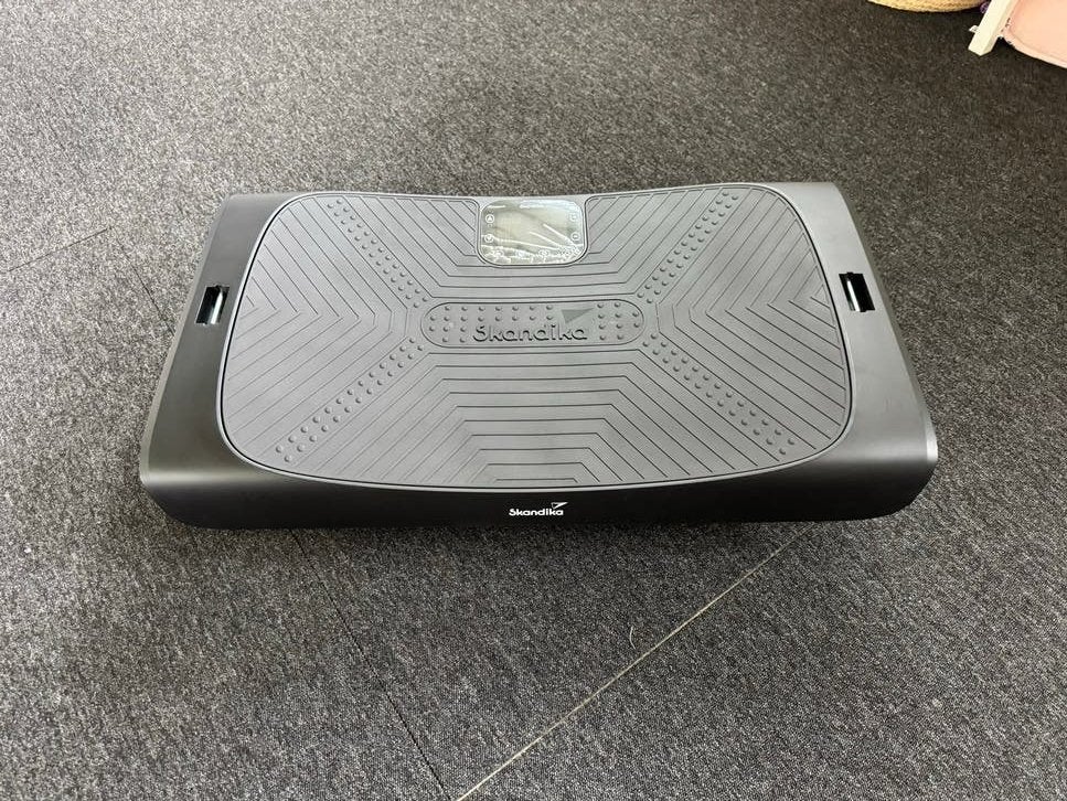 Nieuwe Skandika Trilplaat V3000 Plus - Ongebruikt, Sport en Fitness, Ophalen, Overige materialen, Trilplaat, Armen