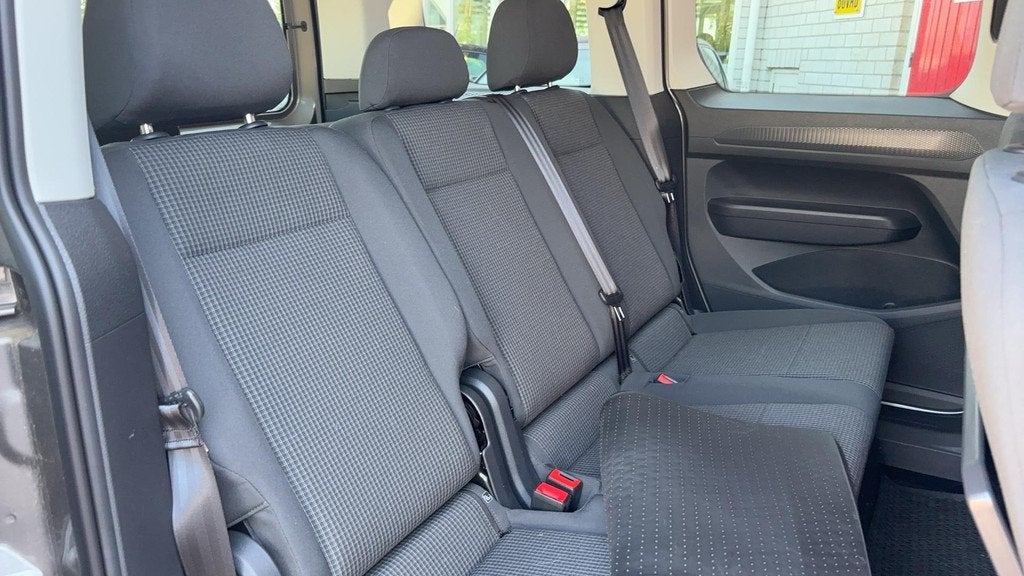 Volkswagen Caddy 1.5 TSI 5p AUTOMAAT / NAVI / AIRCO / PDC /, Auto's, Stof, 4 cilinders, Geel, Bedrijf