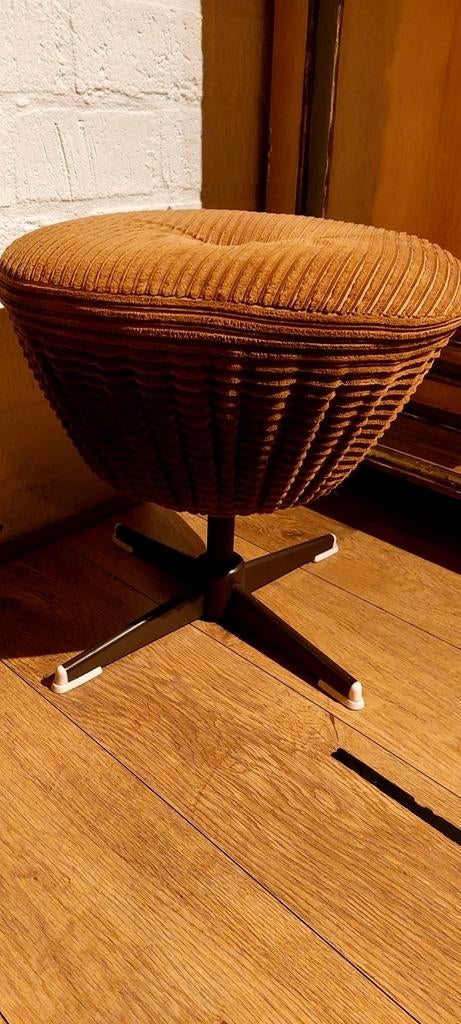 Space Age Jaren '70 Kruk Poef Corduroy Ribstof Bruin, Huis en Inrichting, Banken | Voetenbanken en Poefen, Space Age, Retro, Jaren '70