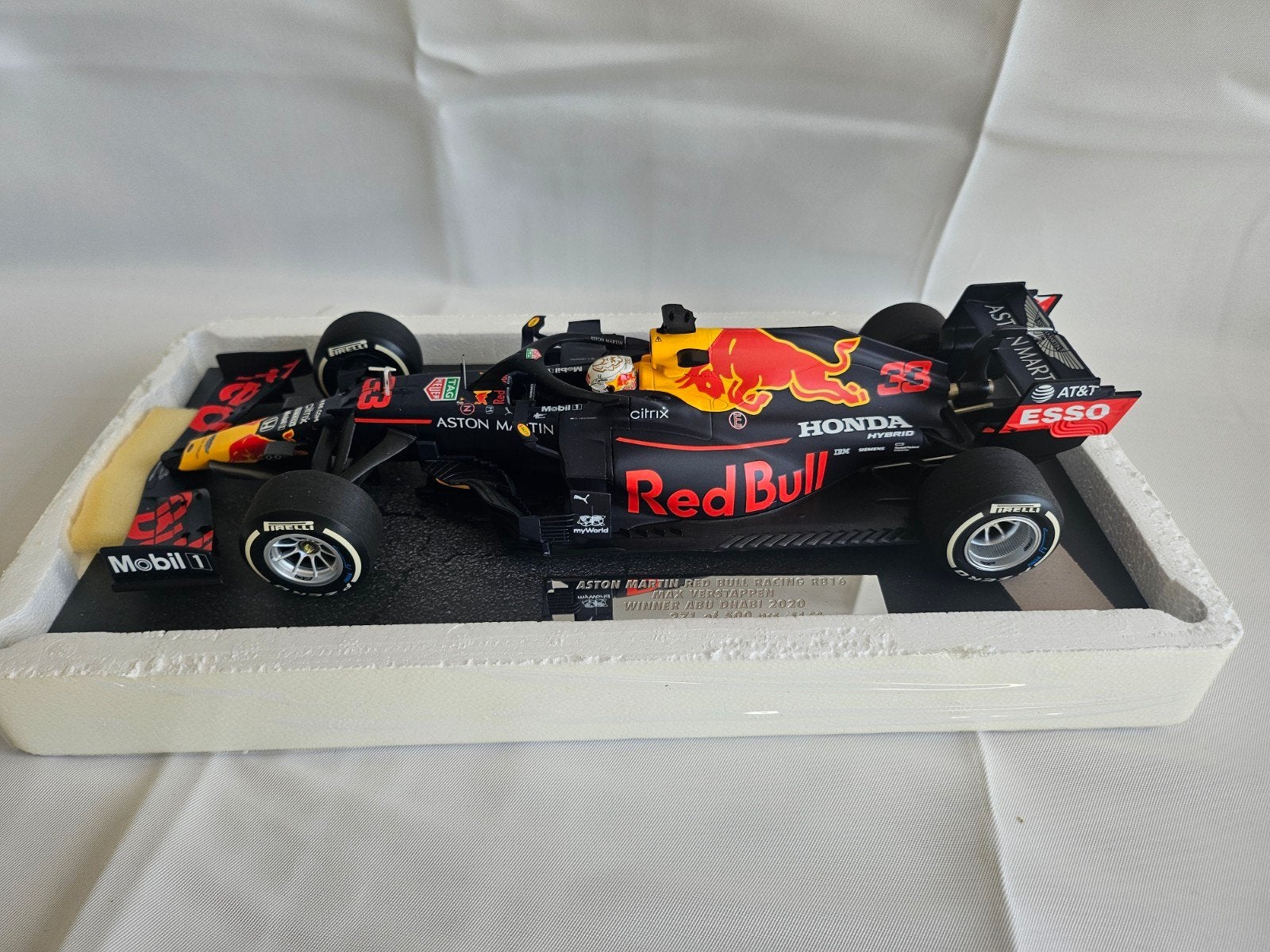 Red Bull Racing RB16 Abu Dhabi - Max Verstappen (1:18), Ophalen of Verzenden, Zo goed als nieuw, Auto, MiniChamps