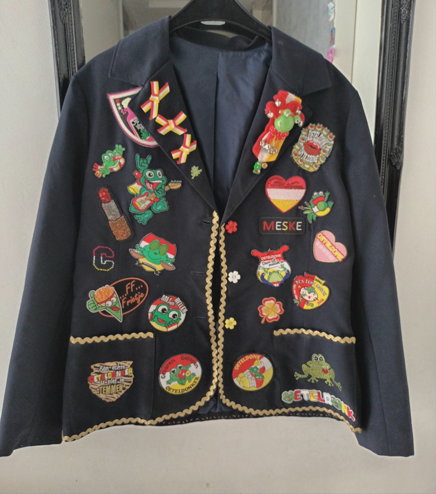 Unieke Oeteldonkse kiel met badges en draak, Maat 38/40 (M), Carnaval, Ophalen of Verzenden, Zo goed als nieuw