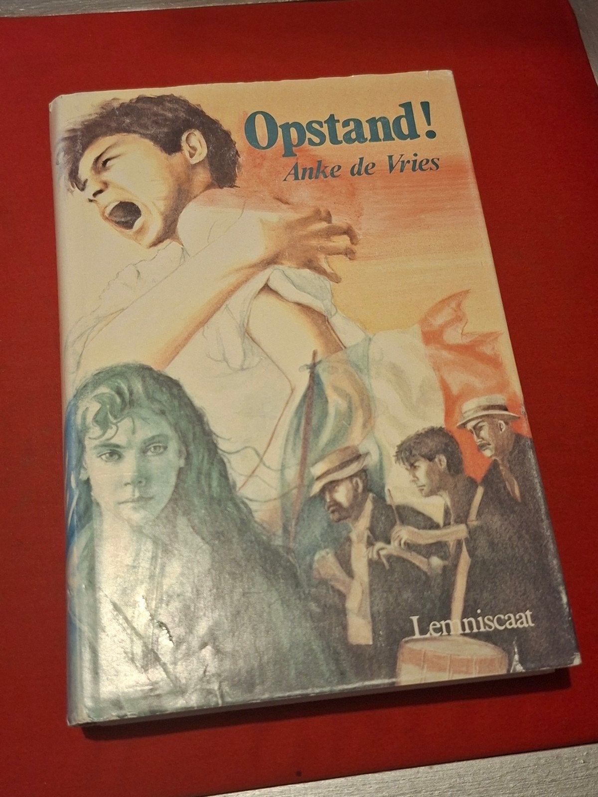 GESIGNEERD Opstand! Anke de Vries. 1988, Ophalen of Verzenden, Gelezen