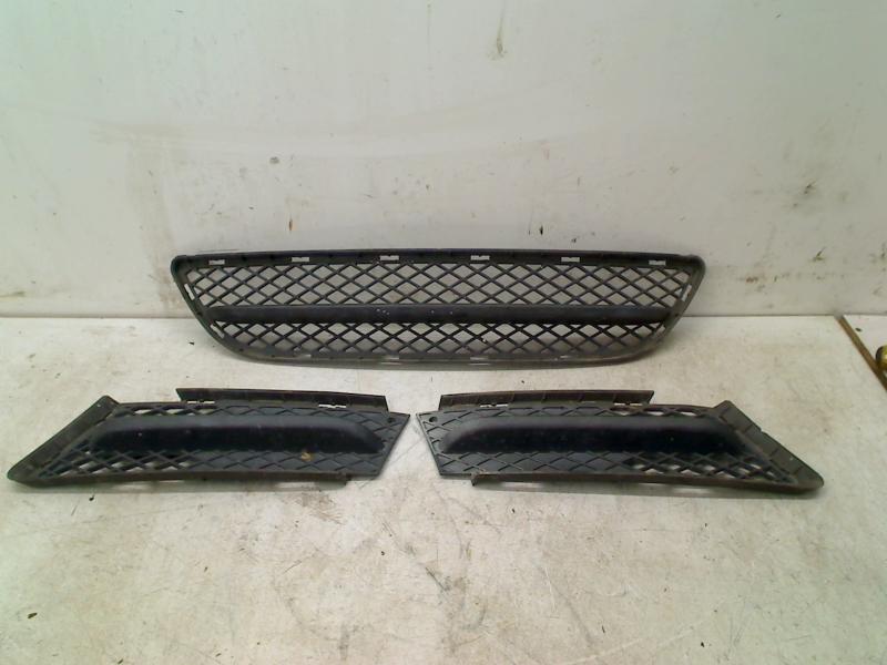 Grille Set voorbumper BMW 3 serie (E90) 2006 51117154552, Auto-onderdelen, Gebruikt, Petuelring 130, München 80809, , Duitsland