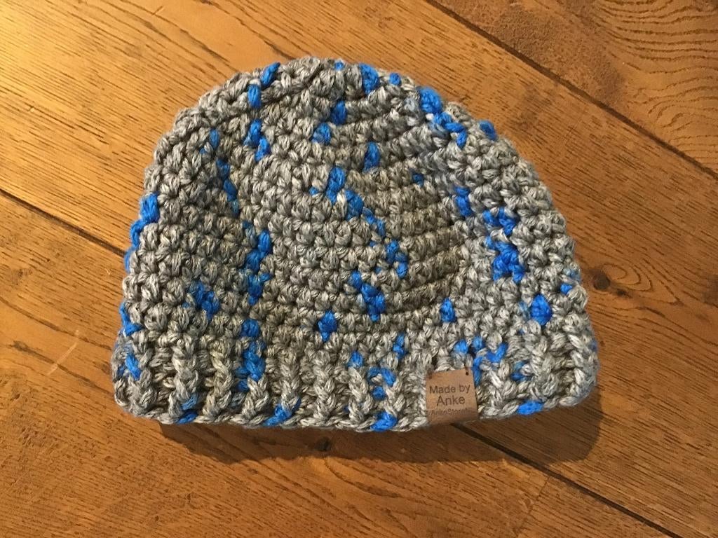 Grijs met blauwe muts voor volwassene, handgemaakt, Maat 38/40 (M), Nieuw, Ophalen of Verzenden, Handgemaakt