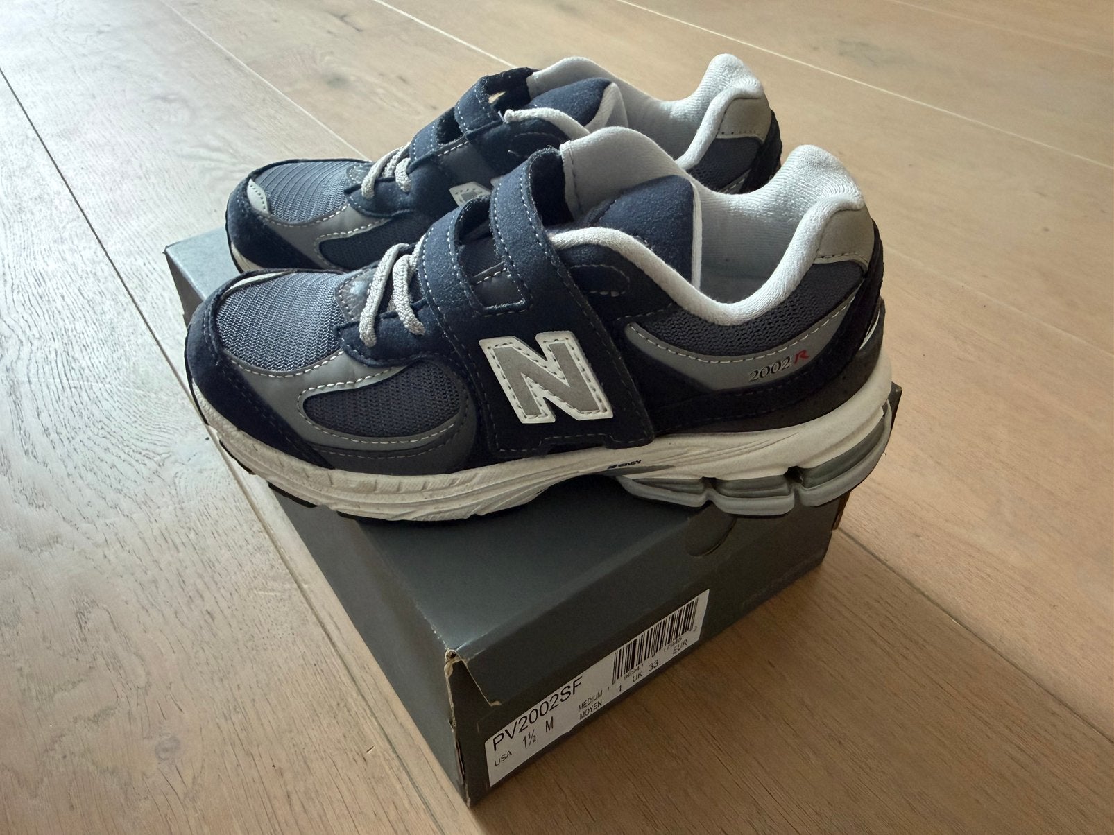 New Balance 2002R Navy Blue mt 33, Ophalen of Verzenden, Zo goed als nieuw, Jongen of Meisje, Schoenen