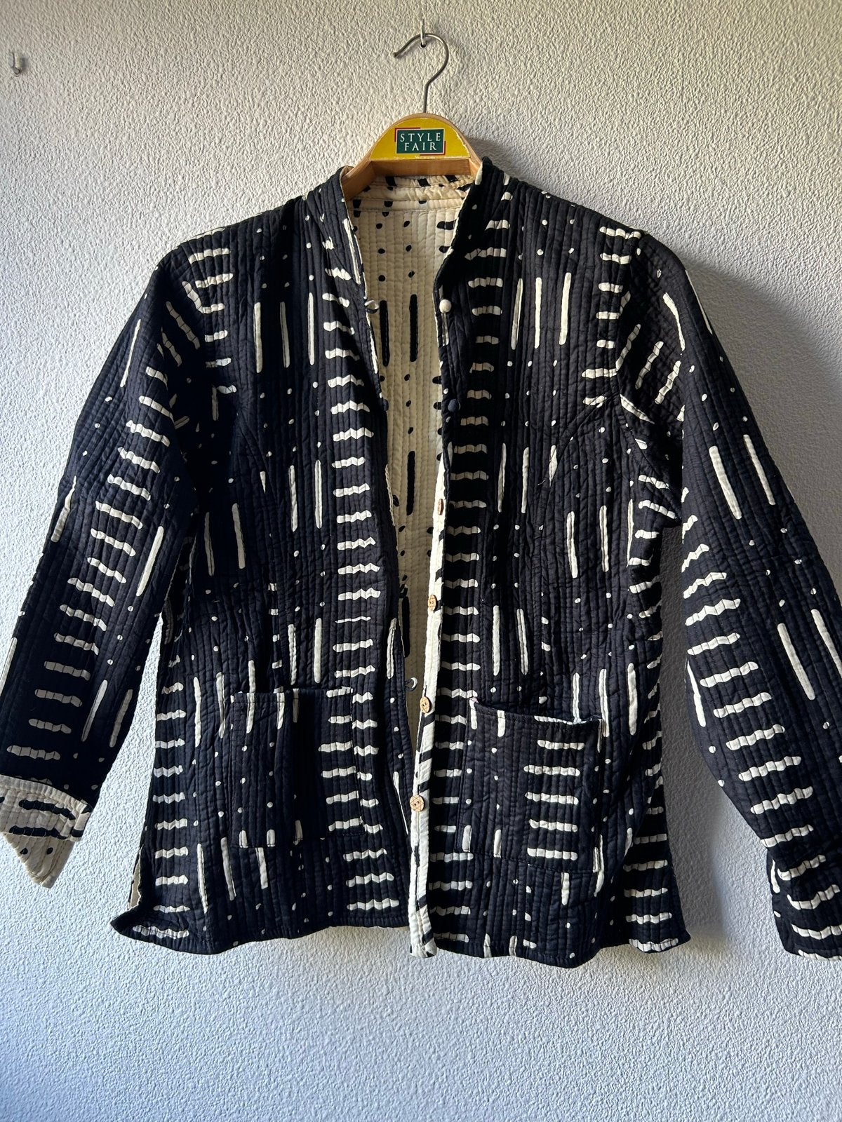 Omkeerbaar gewatteerd jasje met print, Kleding | Dames, Verzenden, Zo goed als nieuw, Maat 38/40 (M), Zwart