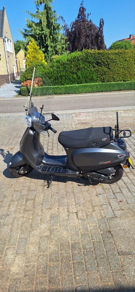 Scooter, Ophalen, Zo goed als nieuw, Benzine