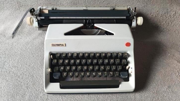 TOPSTAAT Olympia SM9 typemachine - brede wagen - wit, Ophalen of Verzenden, Zo goed als nieuw