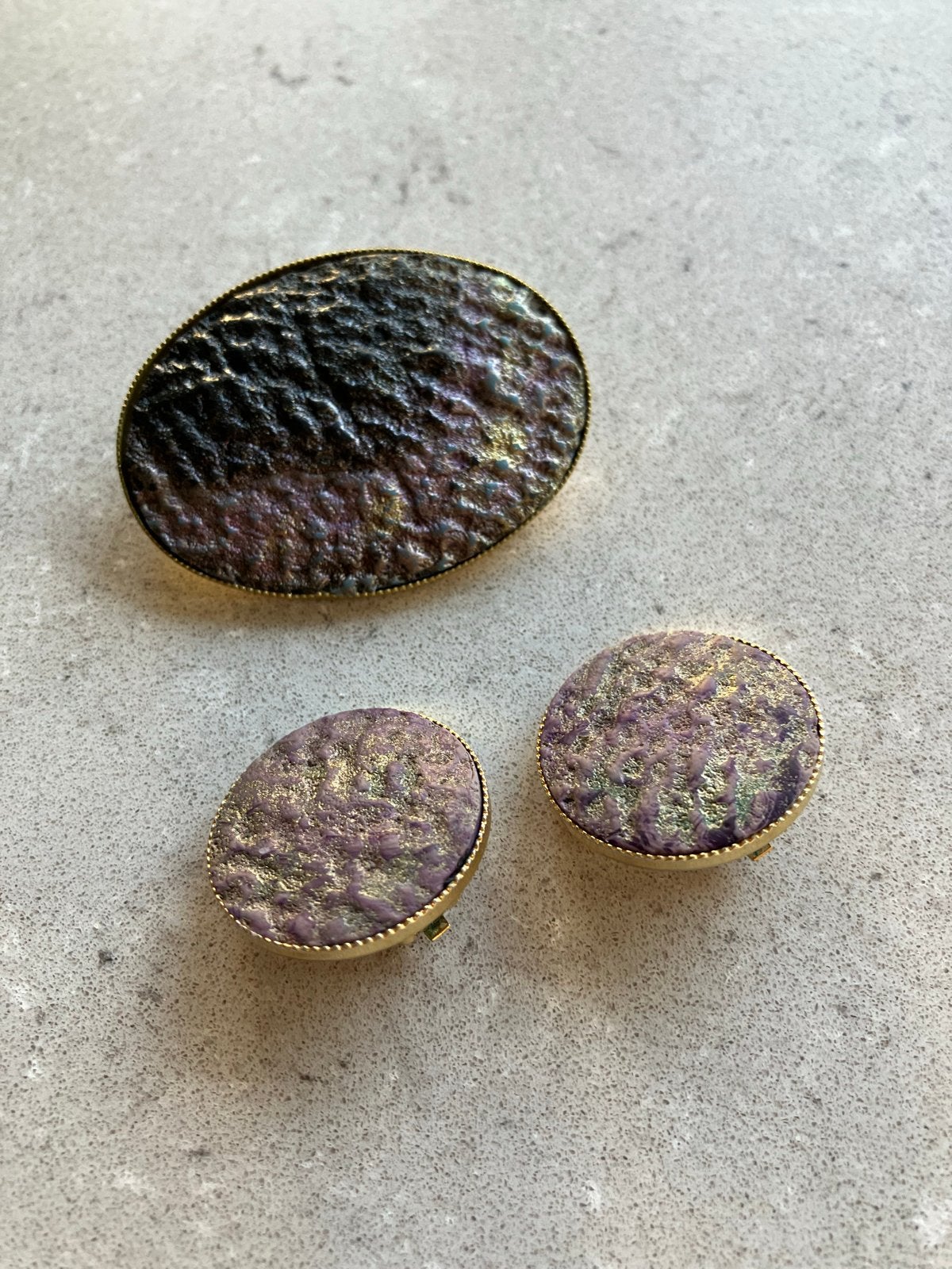 Vintage Broche en Oorbellen Set - Paars/Goud, Verzenden, Gebruikt, Paars, Overige materialen