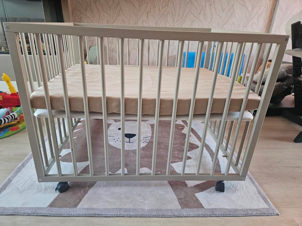 Box met wieltjes en verstelbare bodem, Kinderen en Baby's, Boxen, Ophalen of Verzenden, Gebruikt, Vierkant, In hoogte verstelbaar