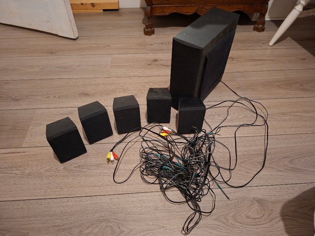 Akai suround set, Ophalen of Verzenden, Gebruikt, Minder dan 60 watt, Overige merken