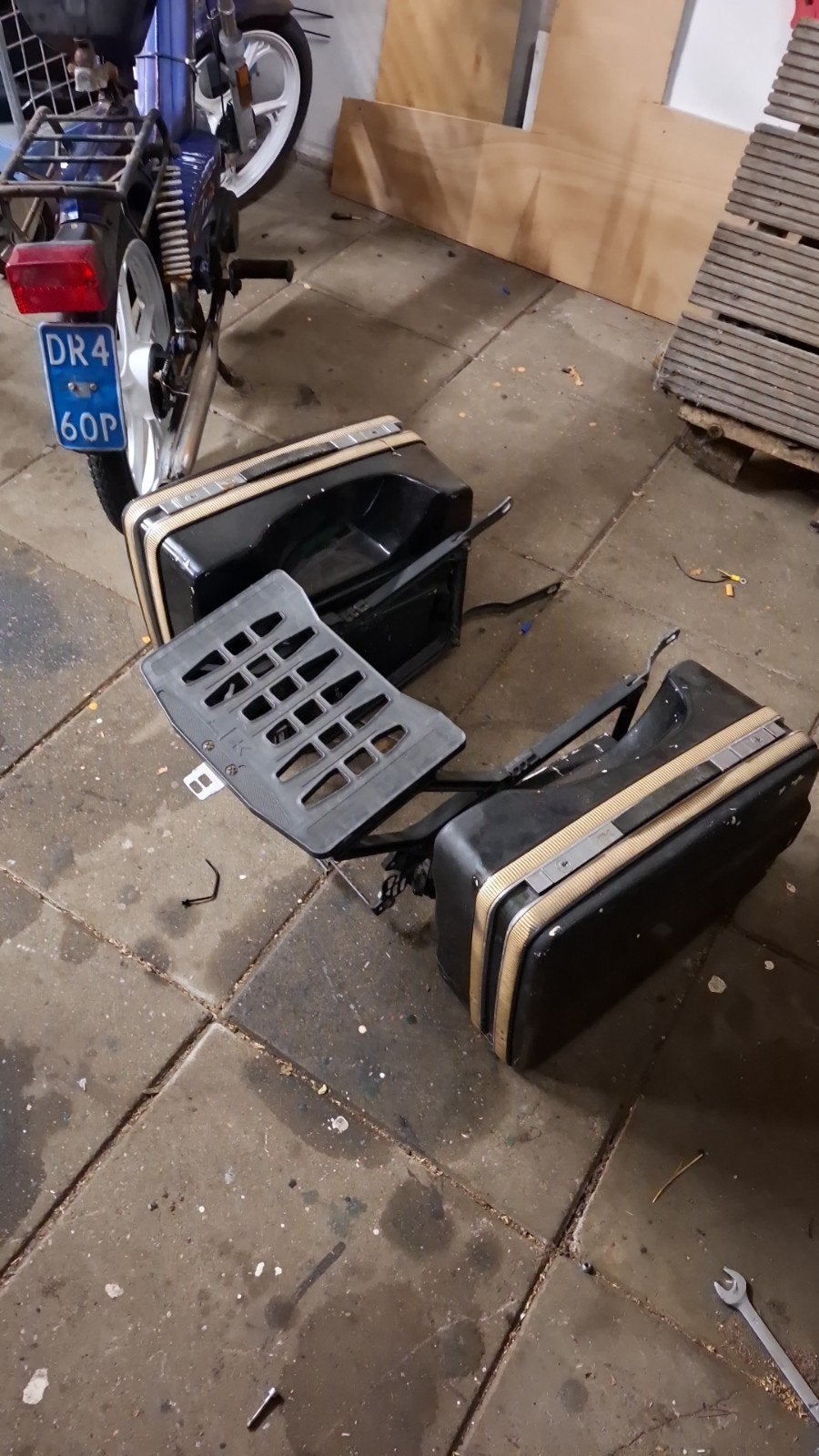 Zwarte zijkoffers met rek voor brommer/motor, Motoren, Ophalen of Verzenden, Gebruikt
