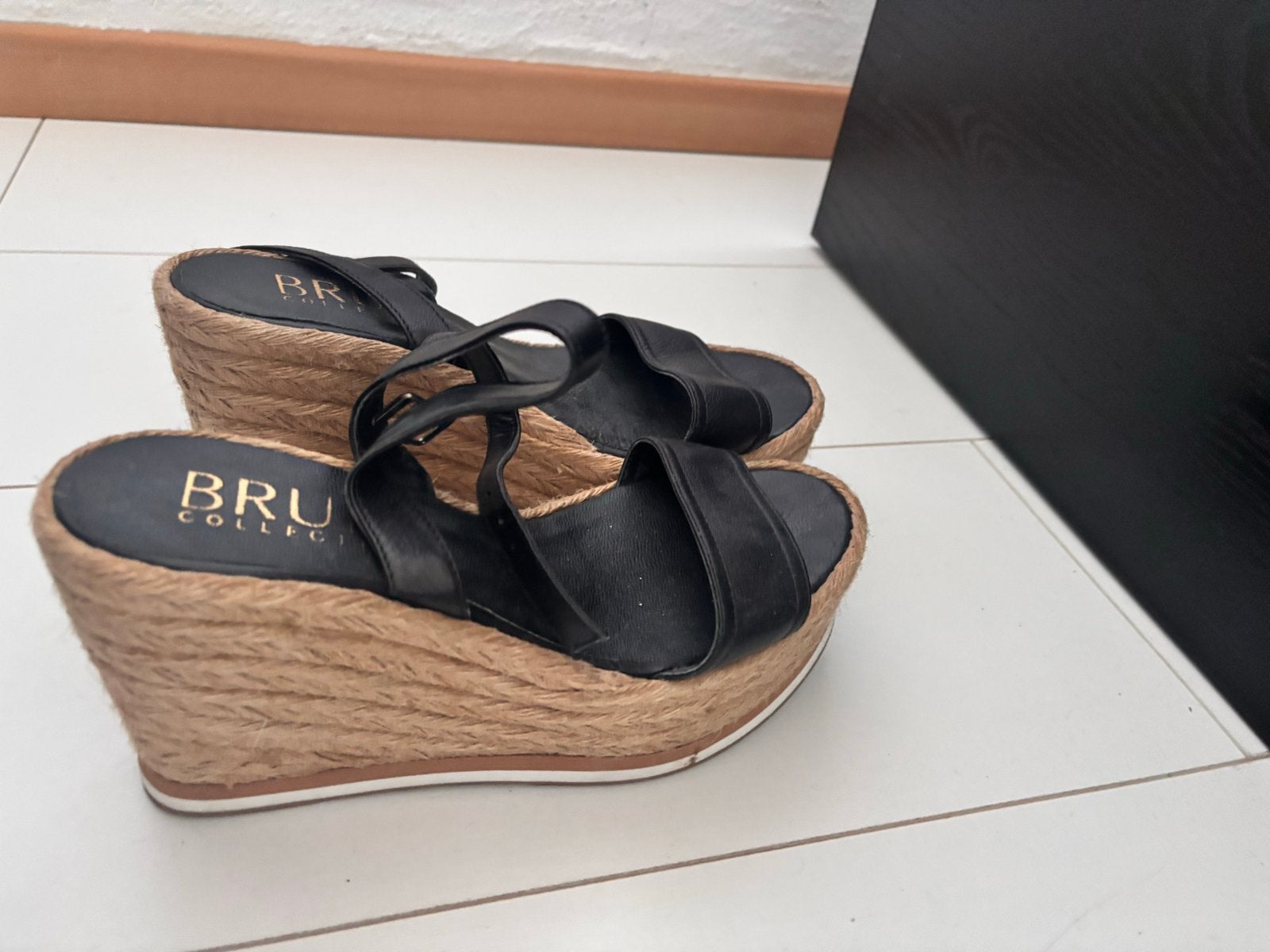 Bruin Collection Sleehakken - Zwart met touwzool, Ophalen, Gedragen, Zwart, Sandalen of Muiltjes