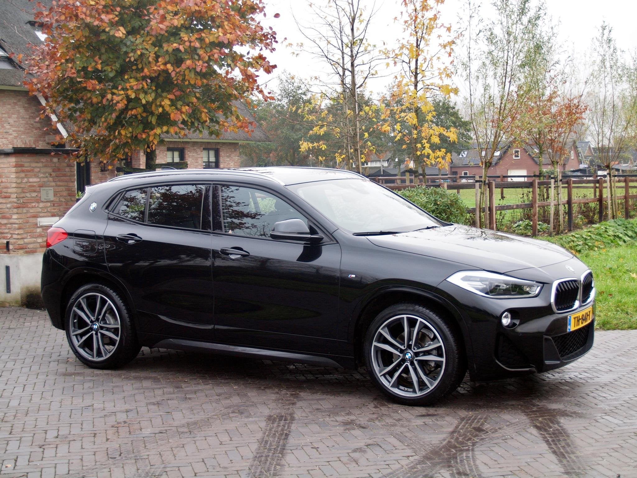 BMW X2 sDrive18i High Executive | M-pakket | Camera | Navi |, Dealer onderhouden, X2, Gebruikt, Automatische klimaatregeling