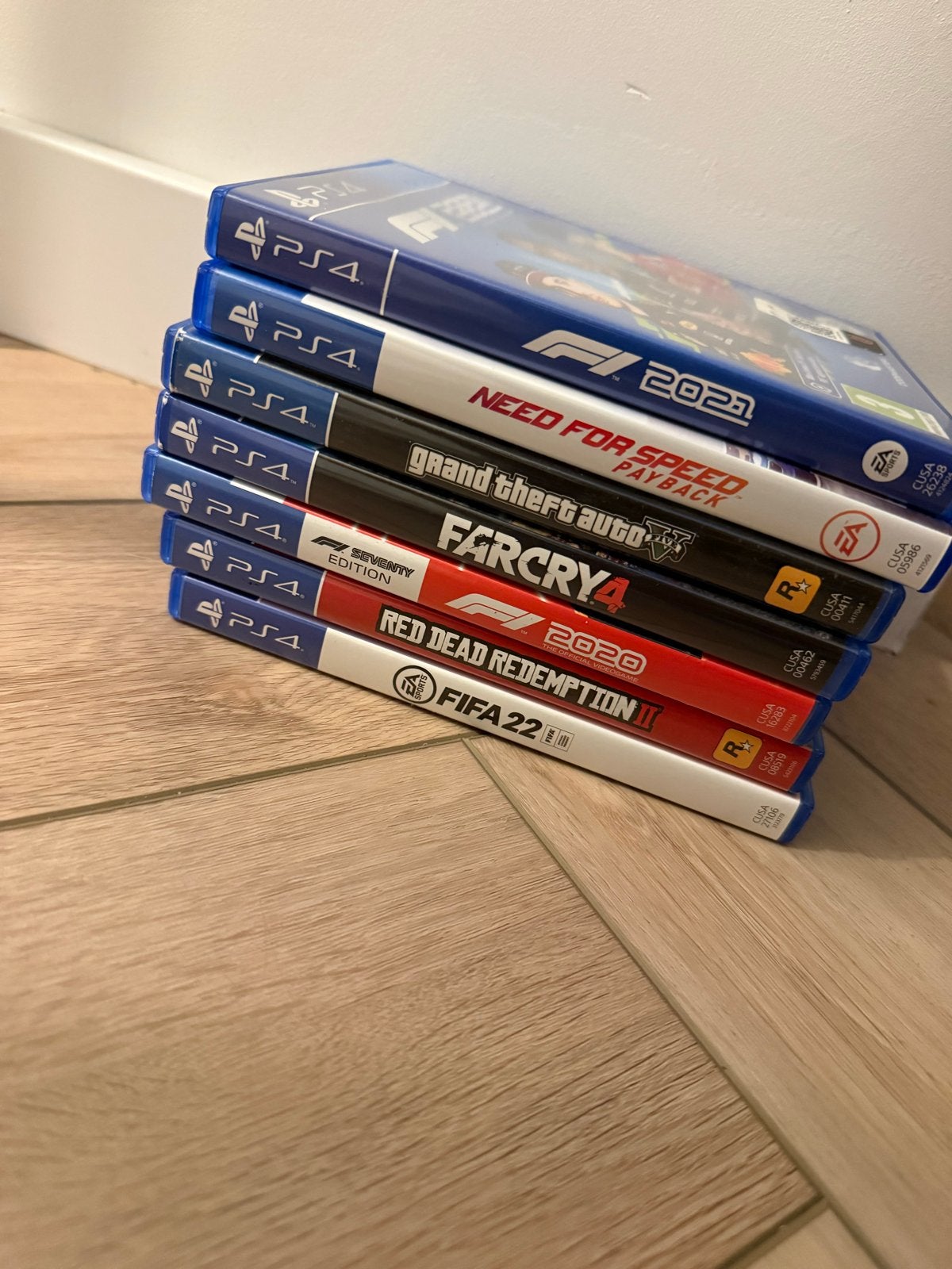 PS4 Games Bundel: F1 2021, GTA V, Far Cry 4, FIFA 22 en meer, Spelcomputers en Games, Gebruikt, Vanaf 18 jaar, Overige genres