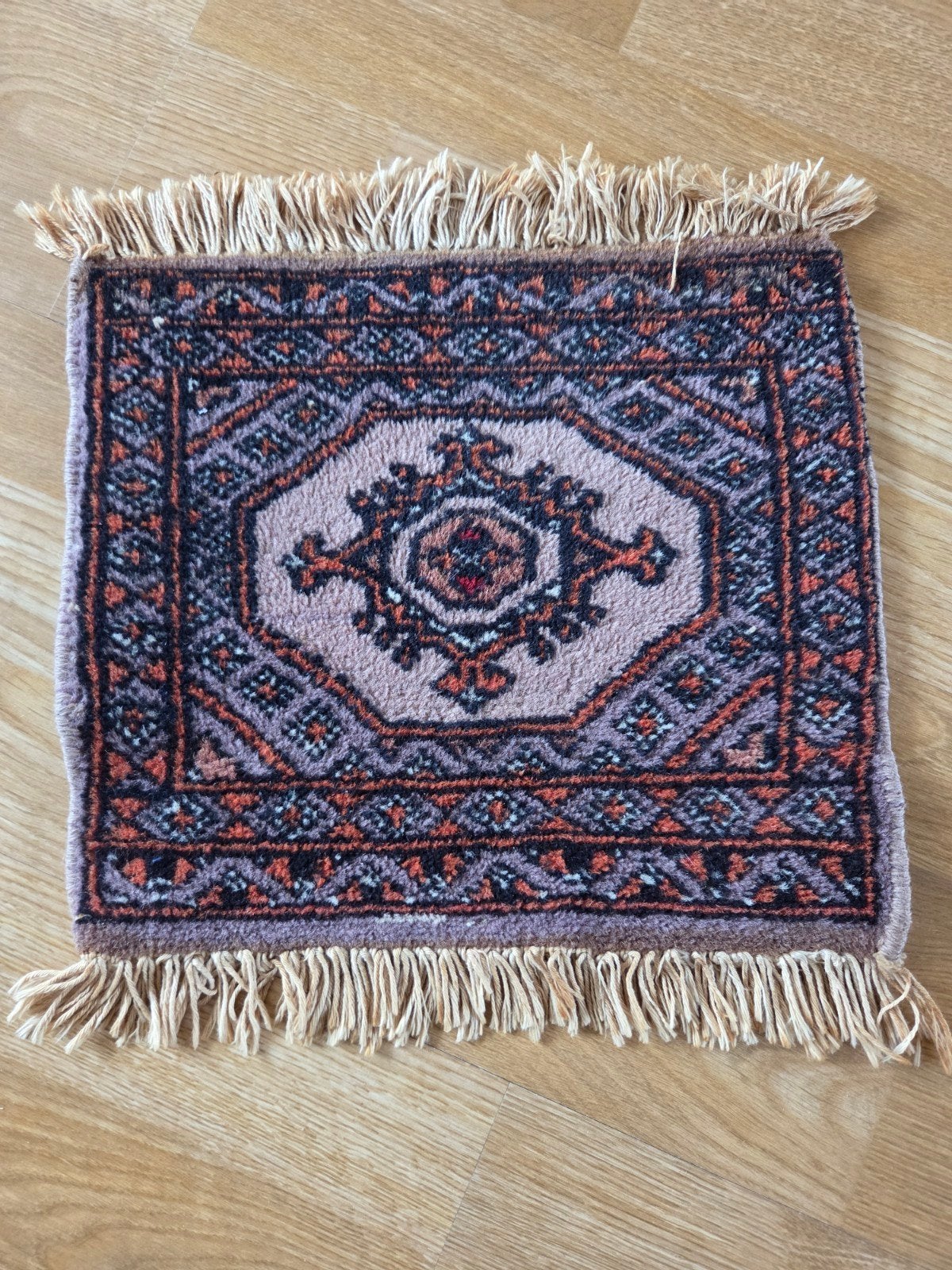 tapijtje traditioneel patroon, taupe, oranje, beige, zwart, Huis en Inrichting, Stoffering | Tapijten en Kleden, Minder dan 50 cm