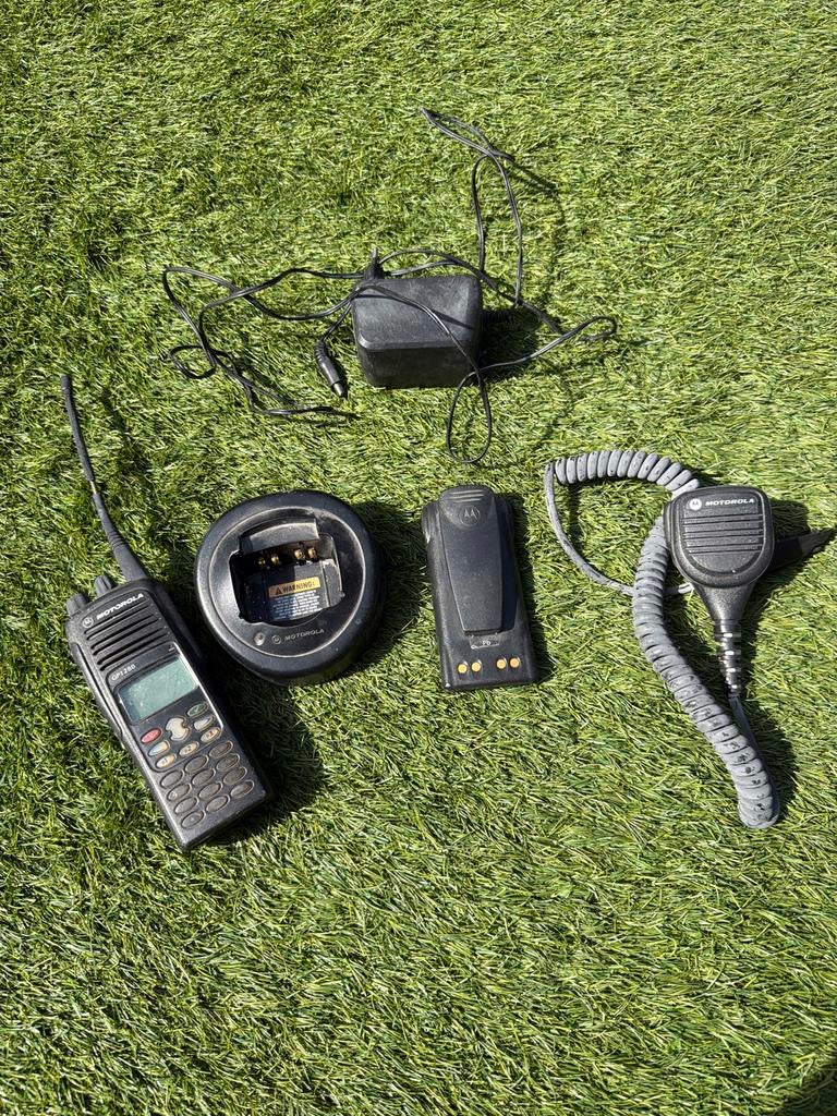 Motorola GP1280 Portofoon met accessoires, Telecommunicatie, Portofoons en Walkie-talkies, Zo goed als nieuw, Portofoon of Walkie-talkie