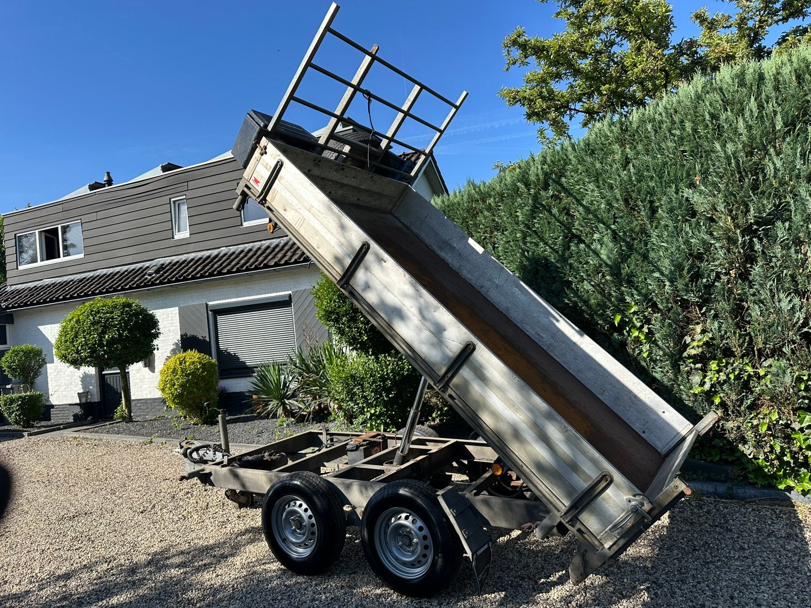 Nette 3 zijdig electrische pijnappel kipper 305x175 2600KG, Auto diversen, Aanhangers en Bagagewagens, Ophalen of Verzenden, Zo goed als nieuw
